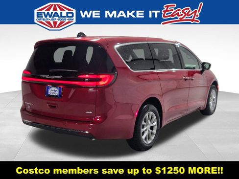 New 2026 Chrysler Pacifica Select AWD/4WD image 18