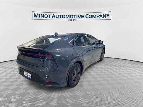 Used 2025 Toyota Prius LE FWD image 9