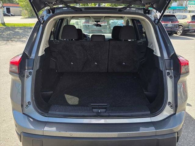 Used 2024 Nissan Rogue S AWD/4WD image 13