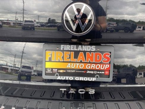 New 2024 Volkswagen Taos SE image 17