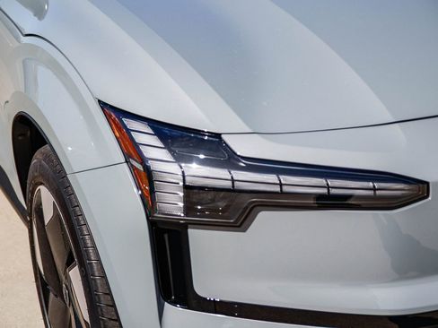 New 2026 Volvo EX30 Plus w/ Protection Package image 10