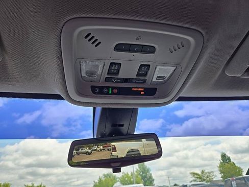 Used 2019 Chevrolet Traverse Premier w/ Driver Confidence II Package FWD image 21