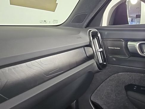 Certified 2023 Volvo XC40 Recharge Ultimate AWD/4WD image 28