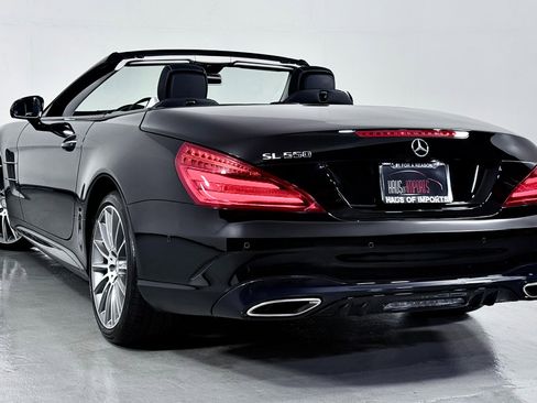 Used 2017 Mercedes-Benz SL 550 image 9