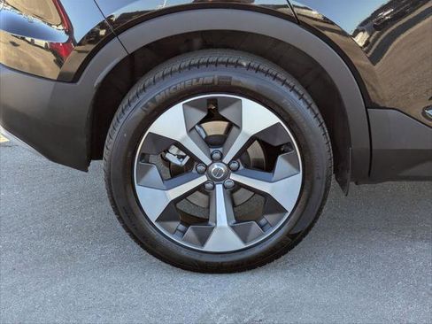 Used 2025 Volvo XC40 B5 Core w/ Protection Package Premier image 9