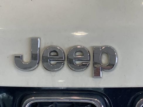 Used 2018 Jeep Compass Latitude w/ Popular Equipment Group AWD/4WD image 10