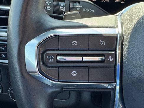 Used 2025 GMC Yukon XL Denali AWD/4WD image 23