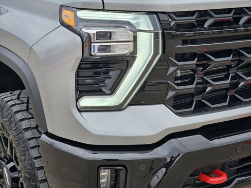 New 2026 Chevrolet Silverado 2500 ZR2 image 9