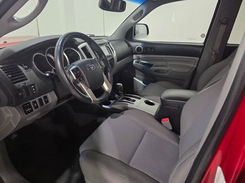 Used 2015 Toyota Tacoma Base image 16