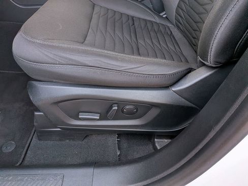 Used 2021 Ford Explorer XLT image 18