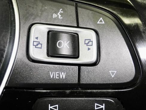 Used 2019 Volkswagen Tiguan SE image 32