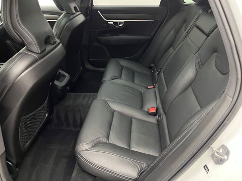 Used 2020 Volvo V90 T6 Cross Country image 31