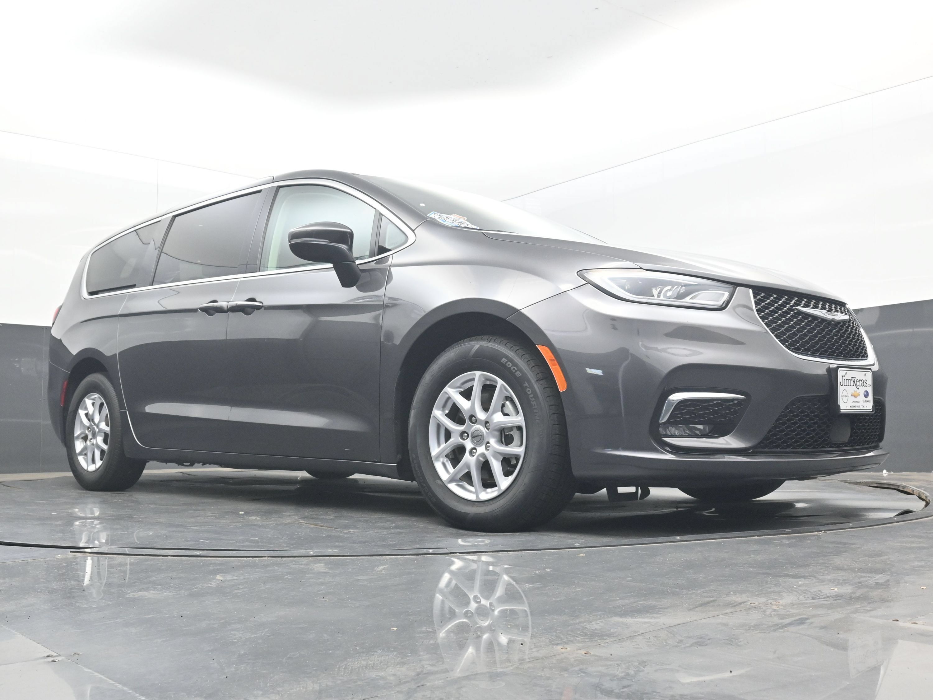 Used 2023 Chrysler Pacifica Touring-L FWD image 24