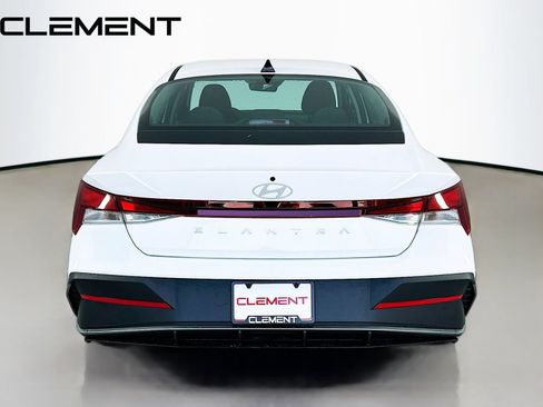 Certified 2026 Hyundai Elantra SE FWD image 8