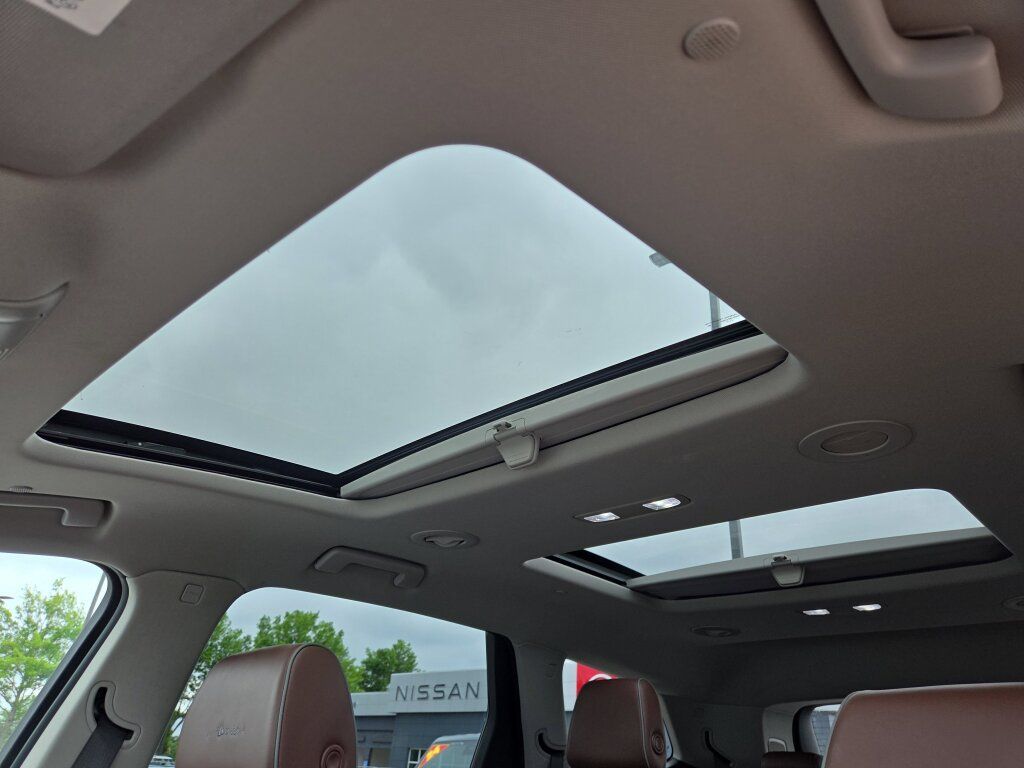 Used 2018 Buick Enclave Avenir w/ Avenir Technology Package FWD image 30