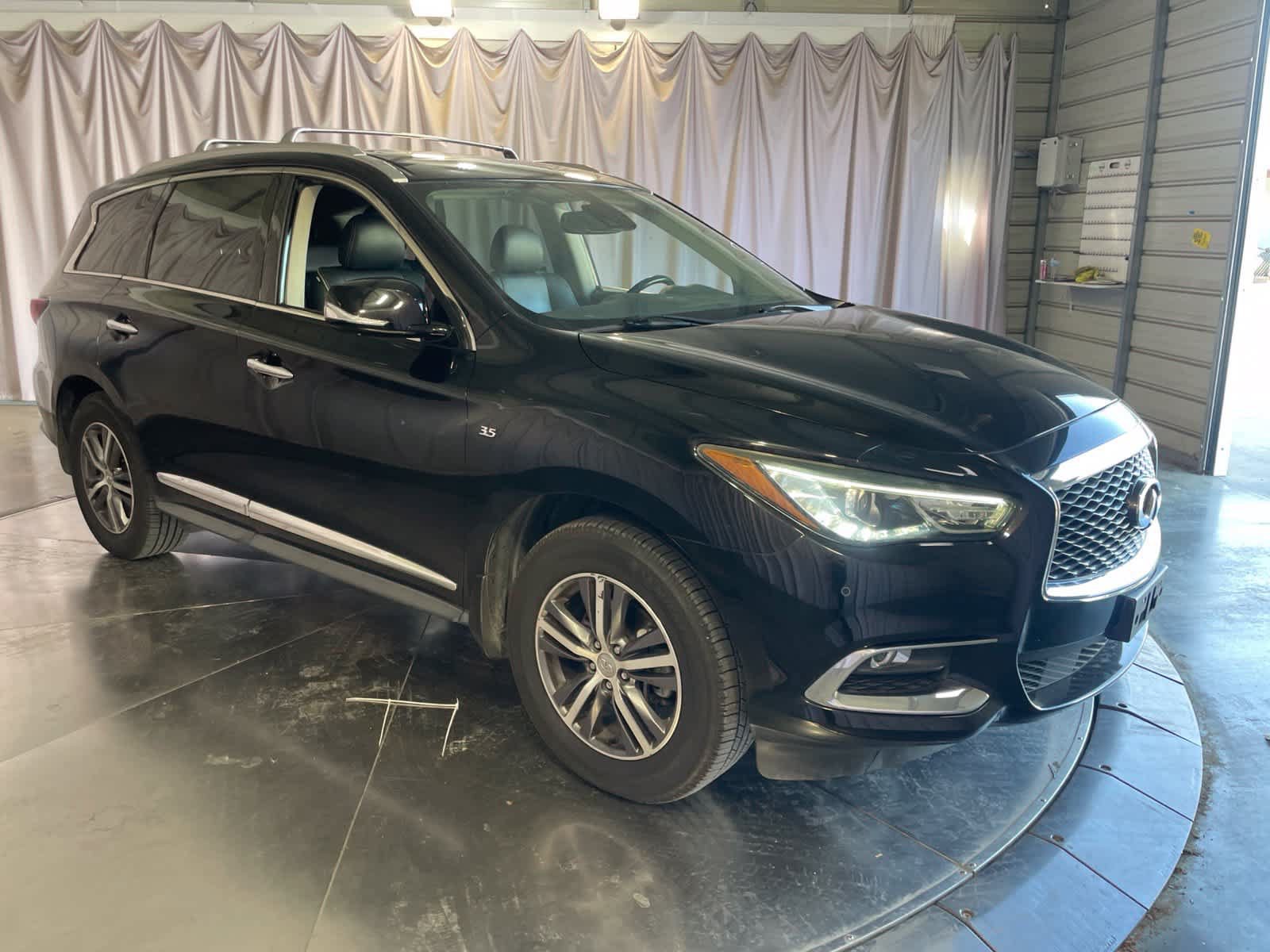 Used 2019 INFINITI QX60 Luxe w/ Essential Package FWD image 3