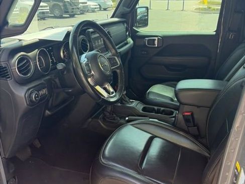 Used 2021 Jeep Gladiator Overland AWD/4WD image 14