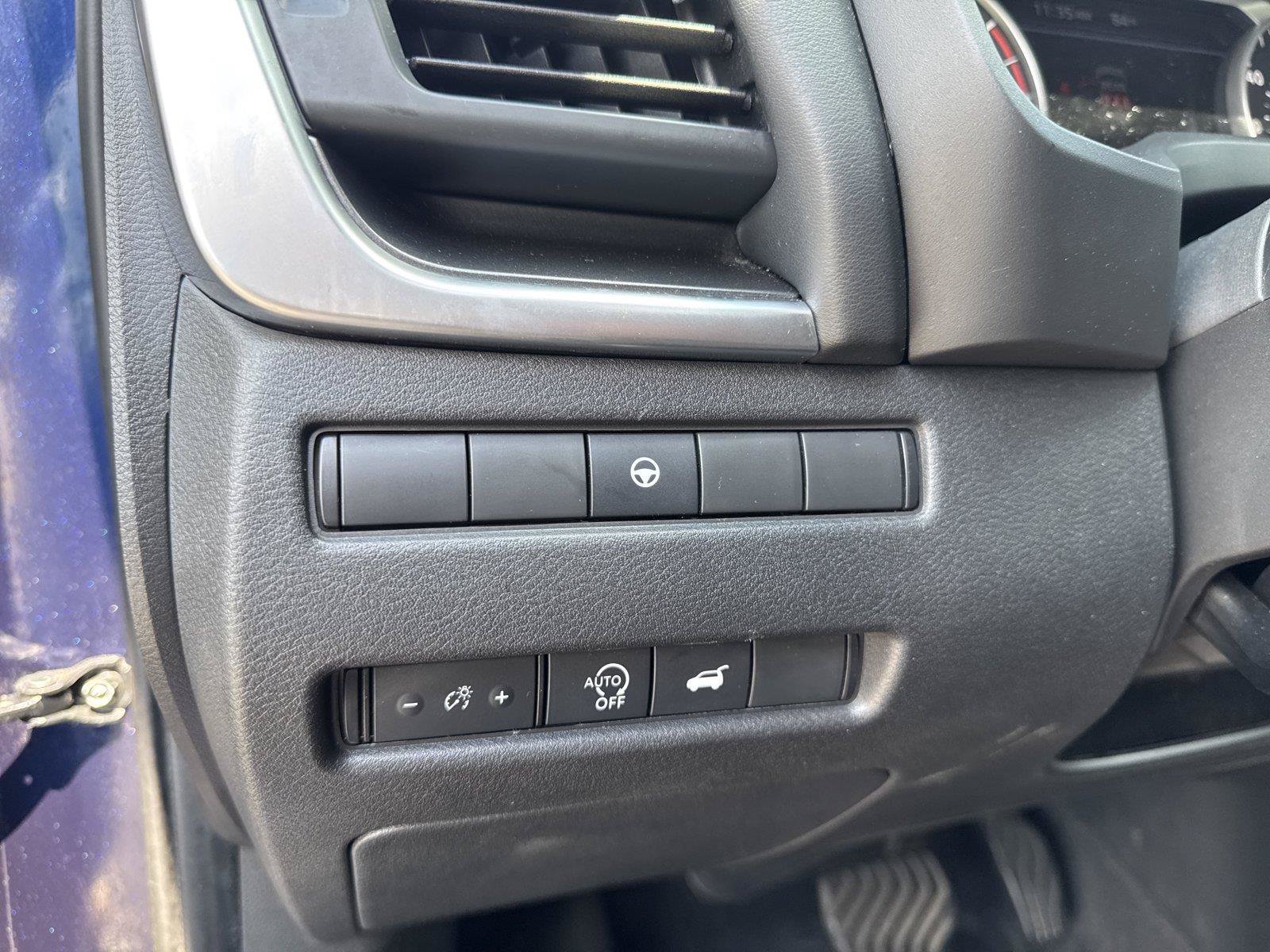 Used 2025 Nissan Rogue SV AWD/4WD image 11