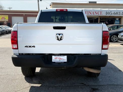 Used 2019 RAM 1500 Classic SLT w/ Luxury Group image 6