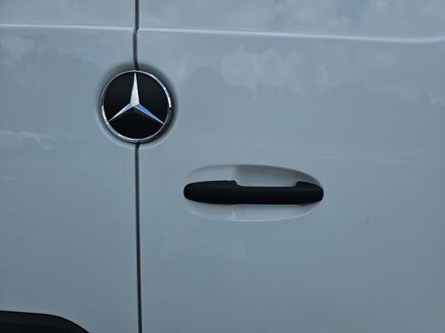 Used 2025 Mercedes-Benz Sprinter 2500 image 18