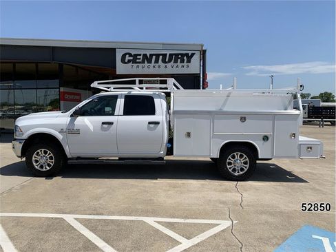 Used 2018 RAM 3500 Tradesman w/ Chrome Appearance Group RWD image 4