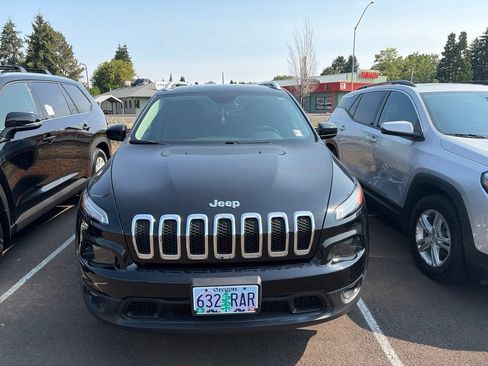 Used 2017 Jeep Cherokee Latitude AWD/4WD image 1