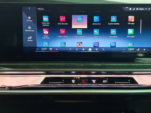 New 2026 BMW 750e xDrive image 27