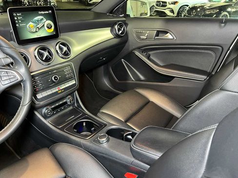 Used 2018 Mercedes-Benz GLA 250 4MATIC image 40