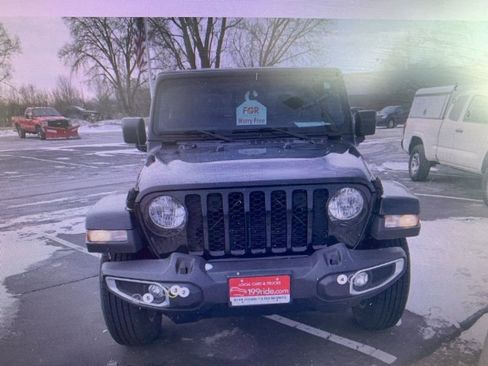 Used 2023 Jeep Gladiator Sport image 11