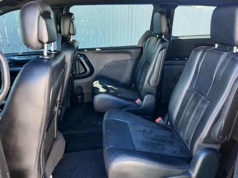 Used 2019 Dodge Grand Caravan SXT image 14