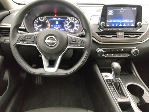 Used 2024 Nissan Altima 2.5 SV image 22