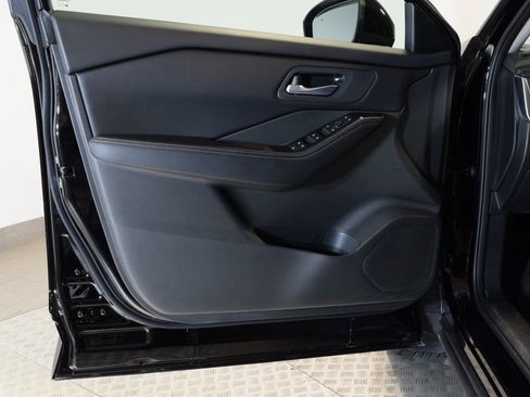 Used 2026 Nissan Rogue SV AWD/4WD image 9