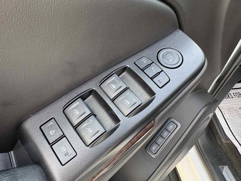 Used 2017 GMC Yukon SLT image 15