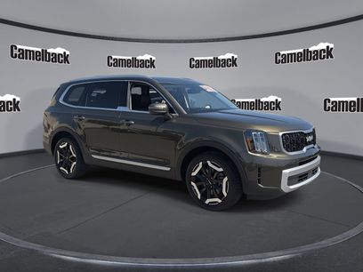 Used 2025 Kia Telluride EX w/ EX Captain's Chair Package