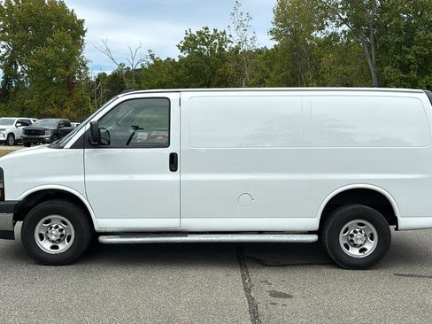 Used 2023 Chevrolet Express 2500 Work Van w/ Driver Convenience Package image 7
