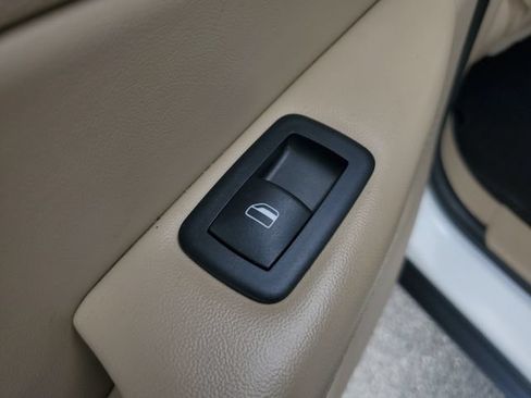 Certified 2019 Jeep Grand Cherokee Limited AWD/4WD image 17