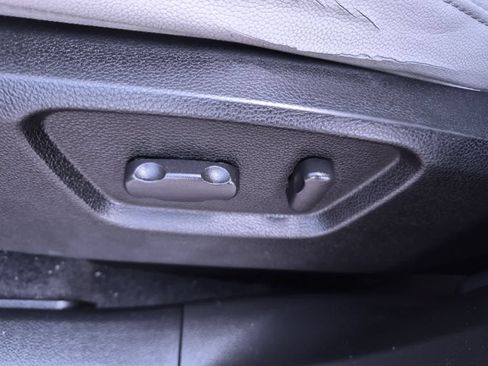 Used 2013 Chevrolet Captiva Sport LTZ FWD image 17