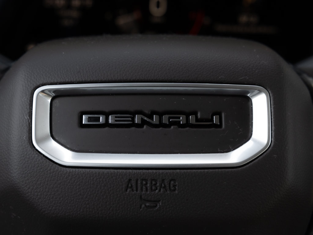 Used 2025 GMC Acadia Denali AWD/4WD image 17