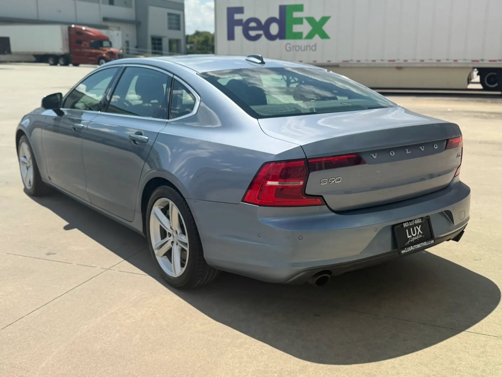 Used 2018 Volvo S90 T5 Momentum w/ Convenience Package FWD image 11
