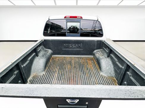 Used 2018 Nissan Frontier SV image 16