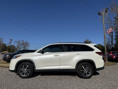 Used 2019 Toyota Highlander SE