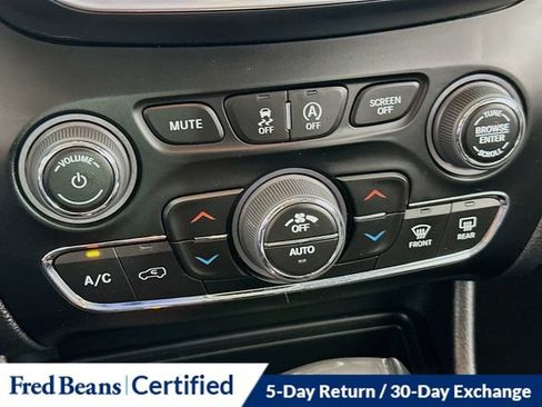 Used 2022 Jeep Cherokee Limited AWD/4WD image 18