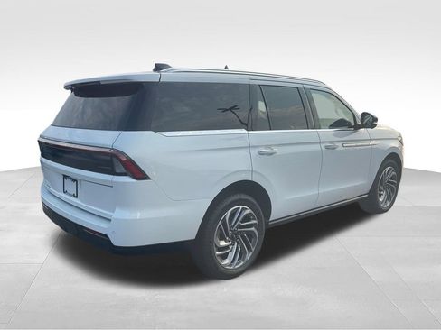 New 2027 Lincoln Navigator Reserve AWD/4WD image 5