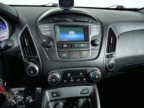 Used 2015 Hyundai Tucson SE image 17