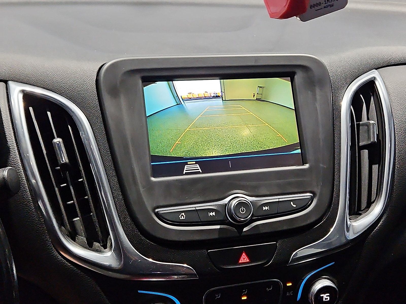 Used 2019 Chevrolet Equinox LT FWD image 18
