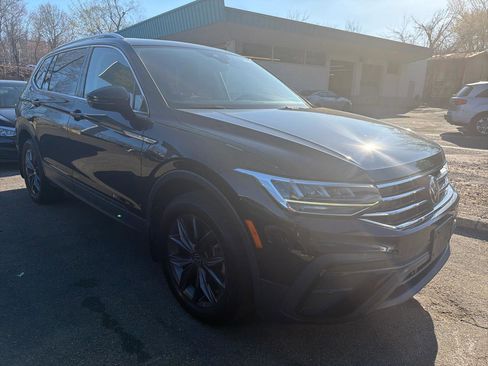Used 2022 Volkswagen Tiguan SE w/ Panoramic Sunroof Package AWD/4WD image 3