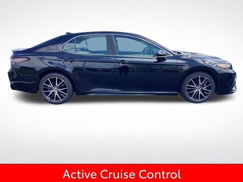 Used 2024 Toyota Camry SE FWD image 11