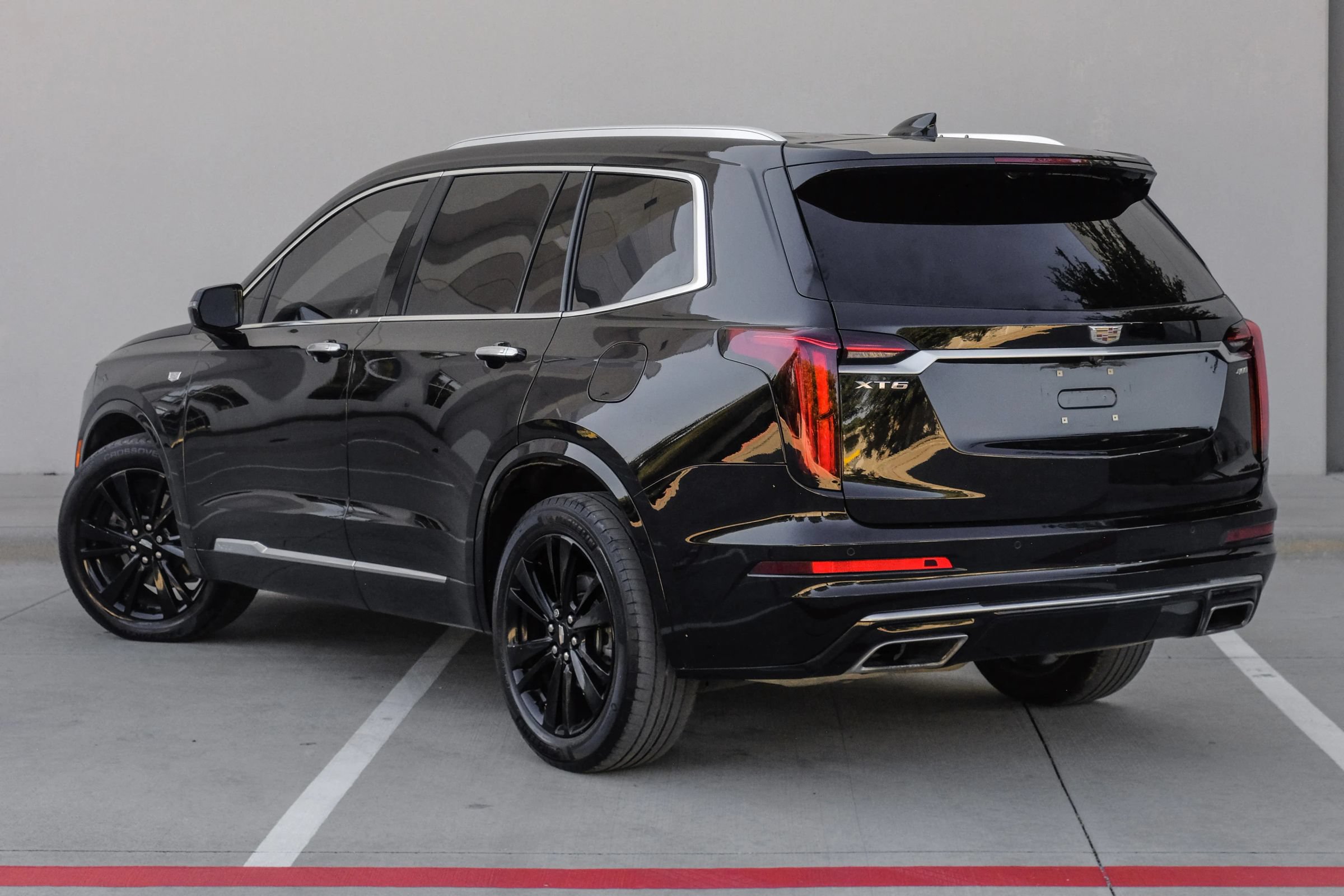 Used 2023 Cadillac XT6 Premium Luxury w/ LPO, Floor Liner Package FWD image 16