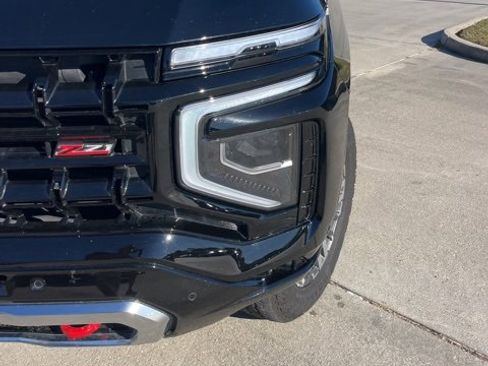 Used 2025 Chevrolet Suburban Z71 w/ Comfort Package image 11