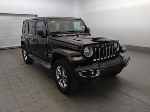 Used 2019 Jeep Wrangler Unlimited Sahara AWD/4WD image 13